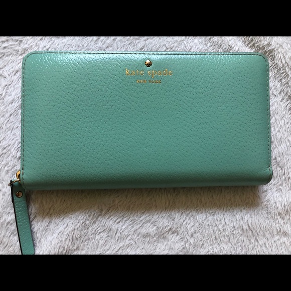 kate spade Handbags - Kate Spade Wallet (great condition)